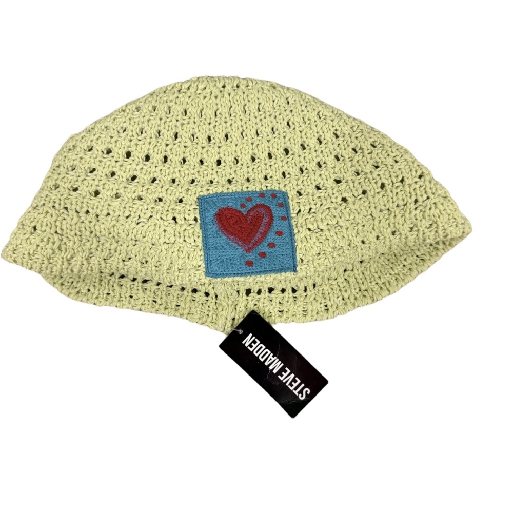 NWT Steve Madden green crochet bucket hat with heart patch one size